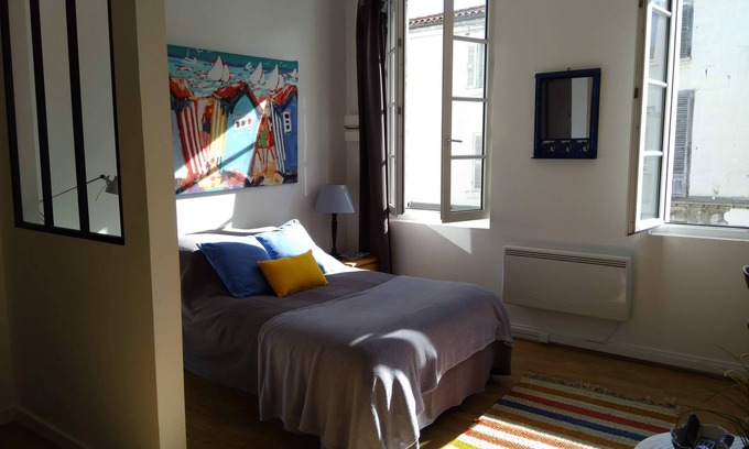 Rochefort Apartment | Studio 30 m² classified 2 * full downtown Rochefort