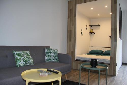 Pierrelatte Apartment | Studio 5 # Tom