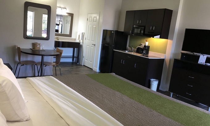 Twin Brook Hotel | Studio 6 Chattanooga, TN - East
