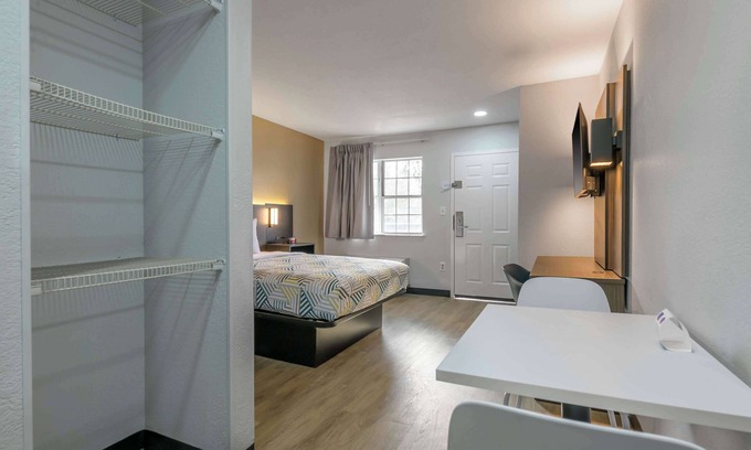 Columbus Hotel | Studio 6 Columbus, GA – Columbus Airport