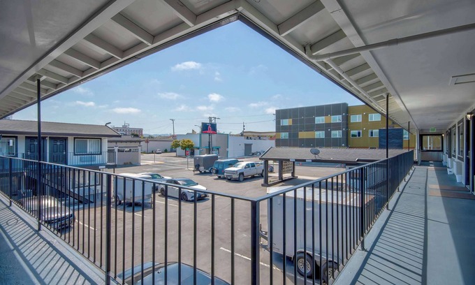 Downtown Hotel | Studio 6 Eureka, CA – Old Town