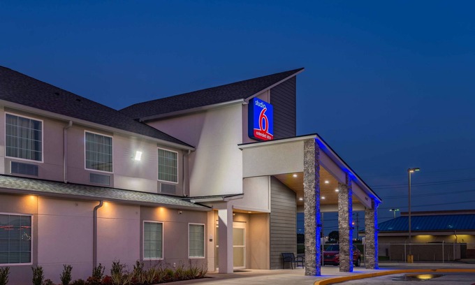 Lake Charles Hotel | Studio 6 Lake Charles, LA