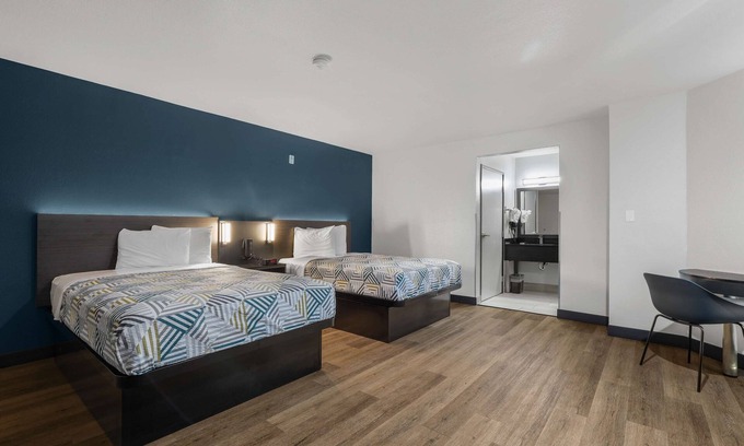 Central Escondido Hotel | Studio 6 Suites Escondido, CA