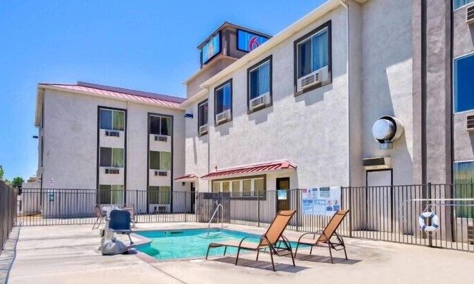 Hesperia Hotel | Studio 6 Suites Hesperia, CA – West Main Street – I-15