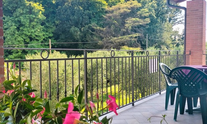 Ponti sul Mincio Apartment | Studio Apartment 'La Scarpina Alloggio N 1' with Private Terrace, Shared Garden and Air Conditioning