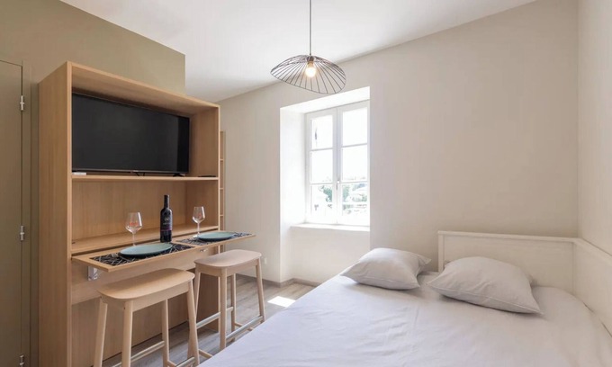 Ruoms Apartment | Studio Apartment 'Merlot' with Wi-Fi and Air Conditioning