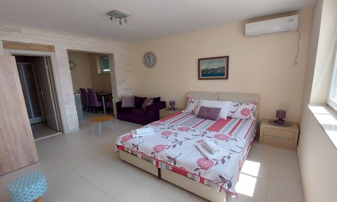 Kumbor Apartment | Studio Apartment With Sea View