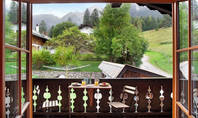 Obergrainau Apartment | Studio Apartment 'Zugspitznest' with Mountain View, Balcony and Wi-Fi