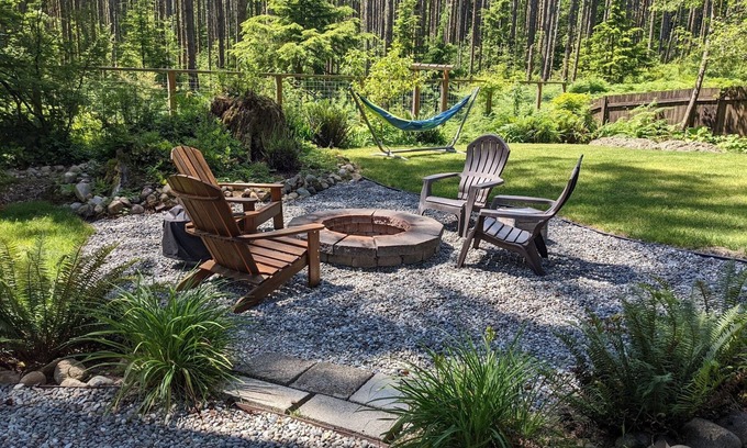 North Bend House | Studio Cabin, minutes from lake and trails