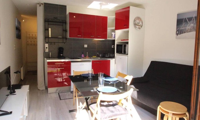 Bagneres-de-Luchon Apartment | Studio Cabine RDC pour 2/3 Pers avec Jardin, Parking, LL, LV, Wifi - Proche Thermes et Télécabine - FR-1-313-223