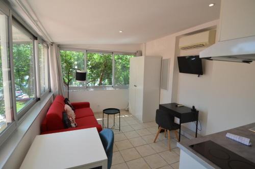 La Californie Apartment | STUDIO CASSIN - next to tramway line 2 near airport