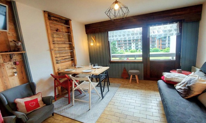 Samoens Apartment | Studio chaleureux au centre du village, animaux acceptés - FR-1-624-110