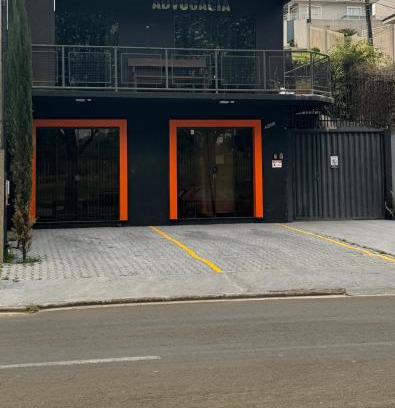 Guarapuava Apartment | Studio com quarto e banheiro em frente ao Parque do Lago Acomoda até 4 pessoas 2 camas