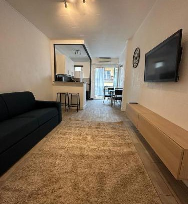 Liberation Apartment | Studio cosy avec balcon - Tramway au pied, proche centre