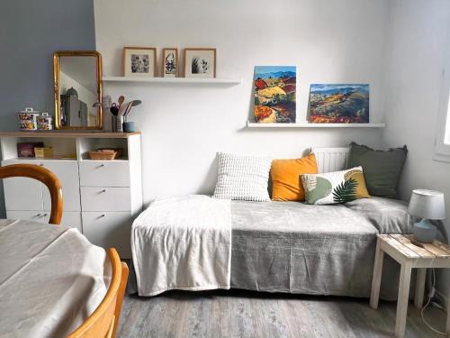 Drancy Centre Apartment | Studio cosy près de Paris et de l'Aéroport CDG