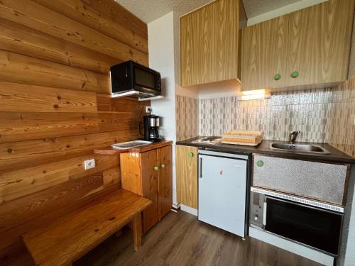Pra Loup Apartment | Studio cosy Pra Loup 1600, 100m des pistes, balcon est, wifi, réduc ski - FR-1-165A-64
