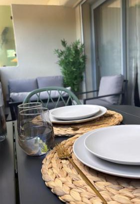 Le Mourillon Apartment | Studio cosy proche des plages, balcon, clim, fibre, & parking, Tout confort