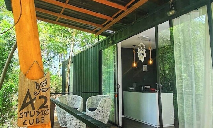 Ella Apartment | Studio cube 02 to sleep in a glass box.