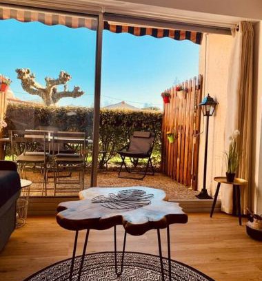 Andernos-les-Bains Apartment | Studio du port avec terrasse, parking privatif, piscine dans résidence , wifi, ménage compris