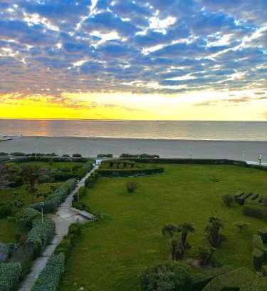 La Cote Radieuse Apartment | Studio face à la mer +terrasse+ parking