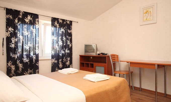 Banj Apartment | Studio flat near beach Banj, Pašman (AS-8206-b)