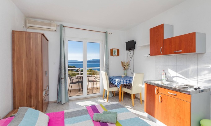 Igrane Apartment | Studio flat with balcony and sea view Igrane, Makarska (AS-22690-a)
