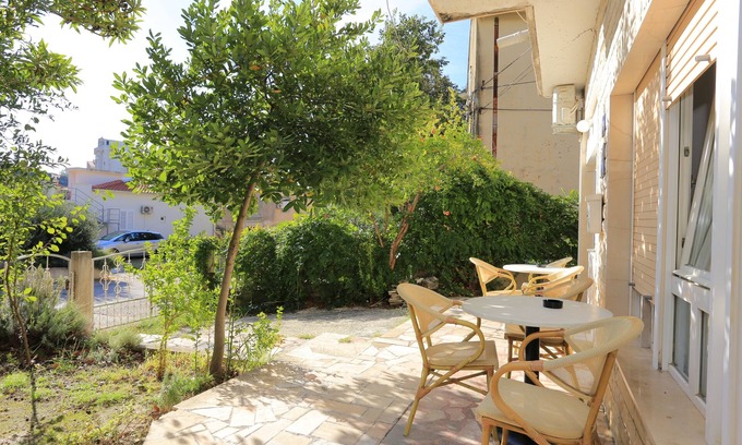 Dugi Rat Apartment | Studio flat with terrace Dugi Rat, Omiš (AS-15417-b)