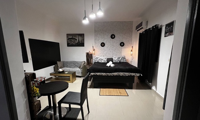 Grand-Bassam Apartment | Studio in a luxury building.