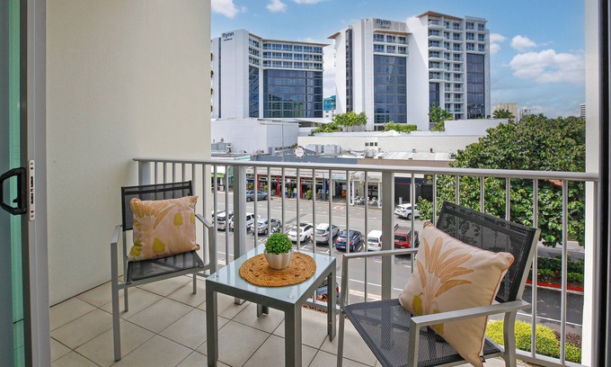 Cairns Central Business District Apartment | Studio in the City with pool and BBQ
