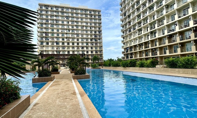 Lapu-Lapu Condo | Studio Retreat with Balcony and Pool