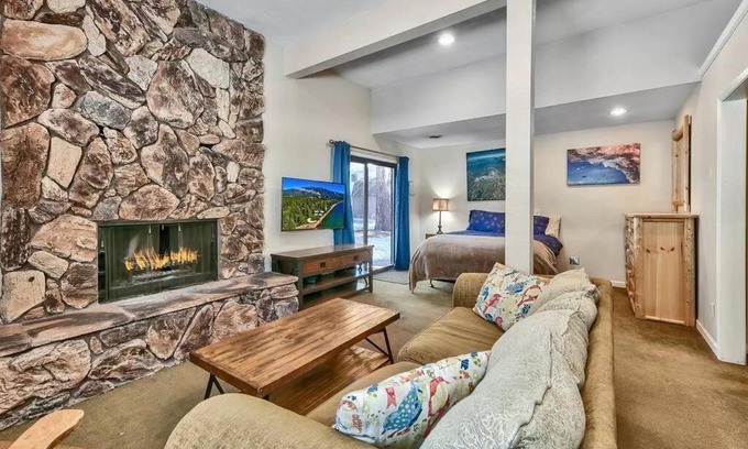 Al Tahoe House | Studio Unit 1 block from the lake