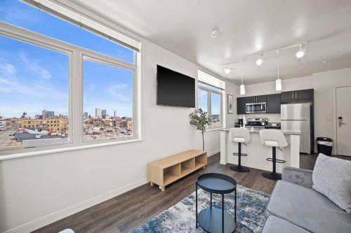 Fifth Ward Apartment | Studio View Of Downtown Near Lake Michigan Plaza Grey