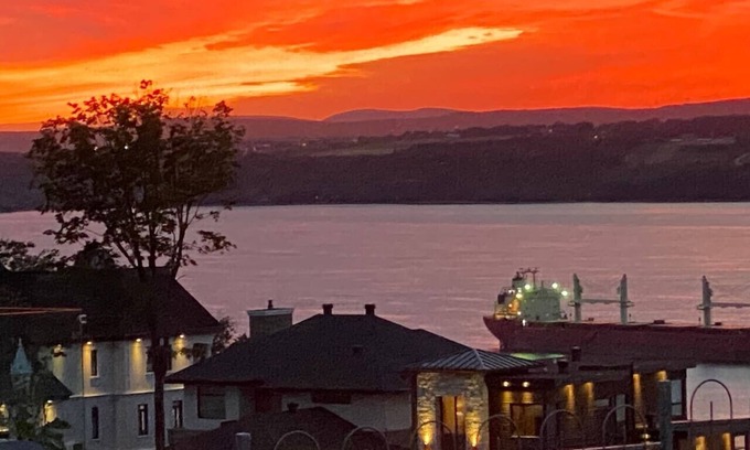 Saint-Nicolas Apartment | Studio vue sur le Fleuve et près de l`autoroute 20