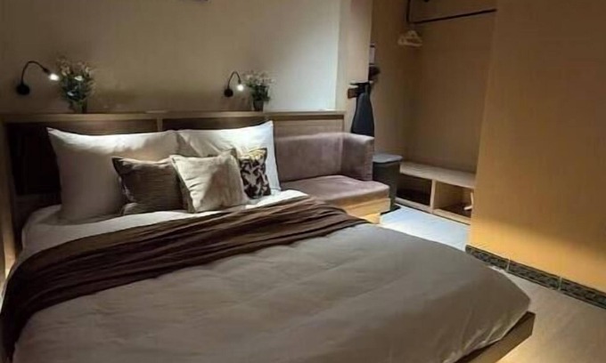 Van Mieu Apartment | Studio w BigBalcony Niceview Free Laudry-Gym-Coffe