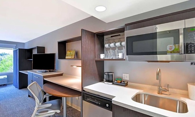 Miramar Hotel | Studio w/Pool, Gym & Kitchen Close to Local Hot Spots - 2 Units