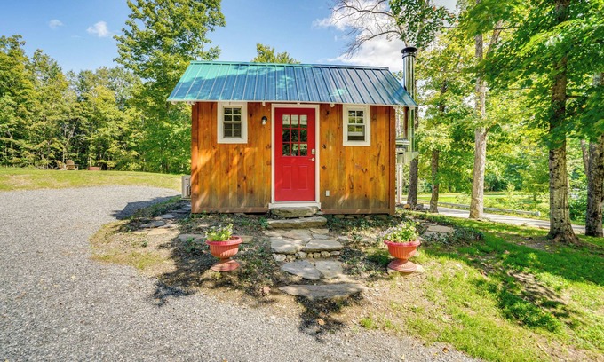 Vernon Apartment | Studio w/Trail Access ~ 10 Mi to Brattleboro!