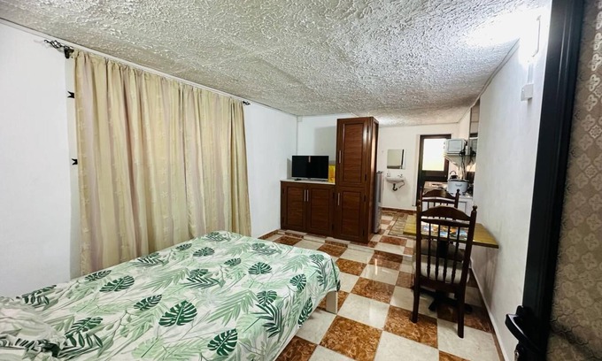 Candos Apartment | studio with 1 double bed, private bathroom with warm shower,free parking & wifi.