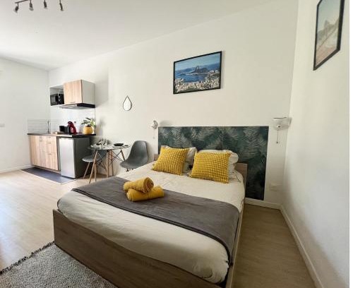 Chatellerault Apartment | Studios modernes et chaleureux proche gare avec accès jardin