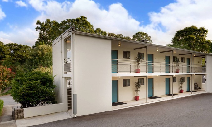 Brookwood Apartment | Studios On 25th by BCA Furnished Apts