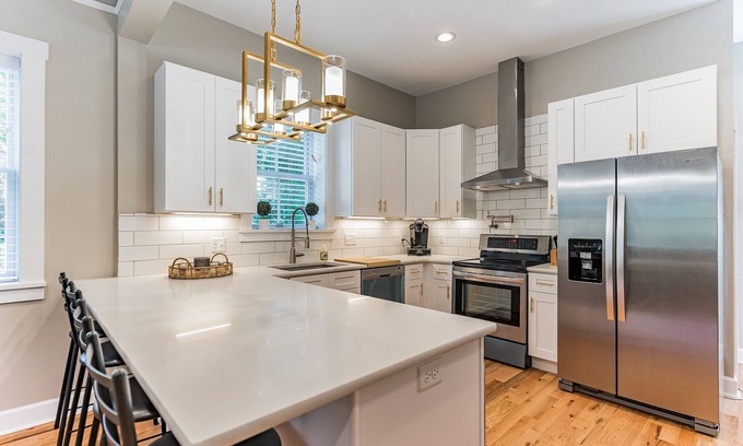 St. Charles Historic District House | Stunning 1890's Home - Sleeps 8!