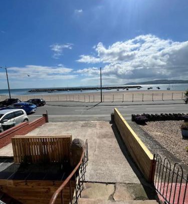 Rhos on Sea Apartment | Stunning 2 Bedroom Ground Floor Sea View Apartment