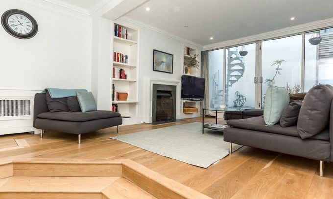 Knightsbridge House | Stunning 3BR Home With Terrace in Knightsbridge