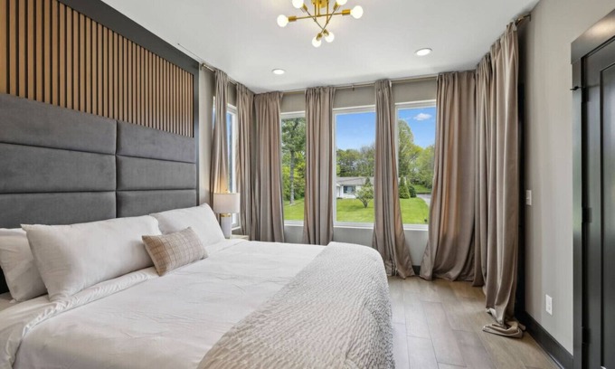 Madison House | Stunning 4 Bedroom/4.5 Bath Home w/Rooftop Deck!