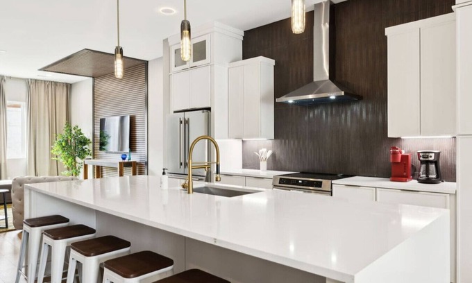 Madison House | Stunning 4 Bedroom/4.5 Bath Home w/Rooftop Deck!