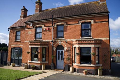 Pershore House | Stunning 5 Bedroom Victorian home with optional hot tub