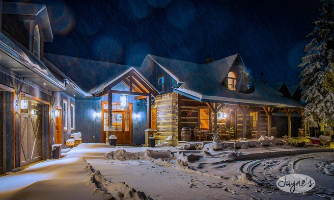 Clearview House | Stunning 6+ bdrm, 4 bath log cabin with spectacular large addition.