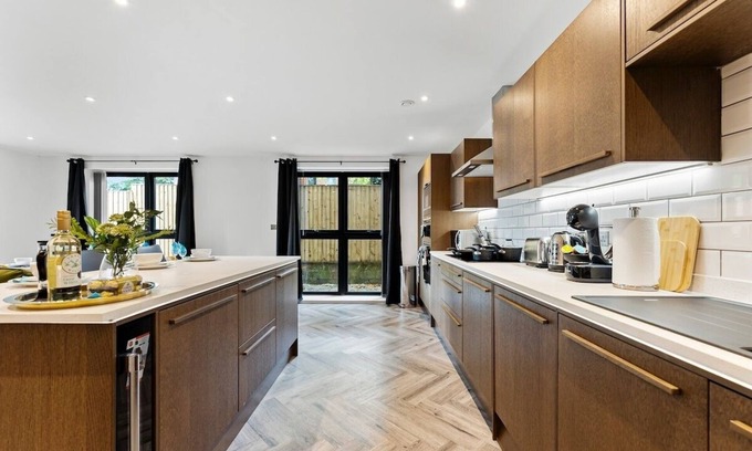 Leeds City Center Apartment | Stunning Abode in Leeds - Games Room - Parking