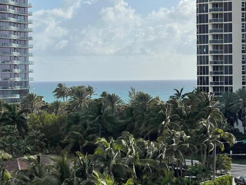 Sunny Isles Beach Apartment | Stunning apt! Oceanview! Parking included