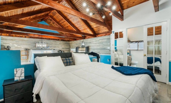 Seaford Boat Rental | Stunning Bay Views and Romantic A-Frame Houseboat in Jones Beach, Seaford, NY