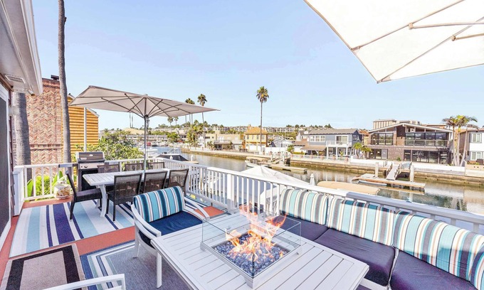 West Newport House | Stunning BayVIEW Home w/Epic Waterfront Views!